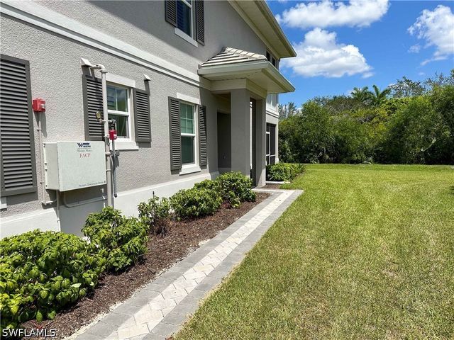 172 Indies DR E 8-102, Naples, FL 34114