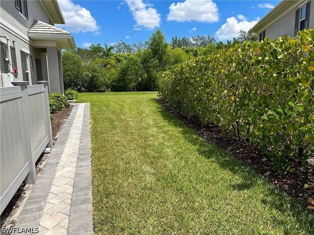 172 Indies DR E 8-102, Naples, FL 34114
