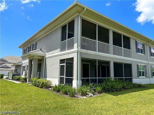 172 Indies DR E 8-102, Naples, FL 34114