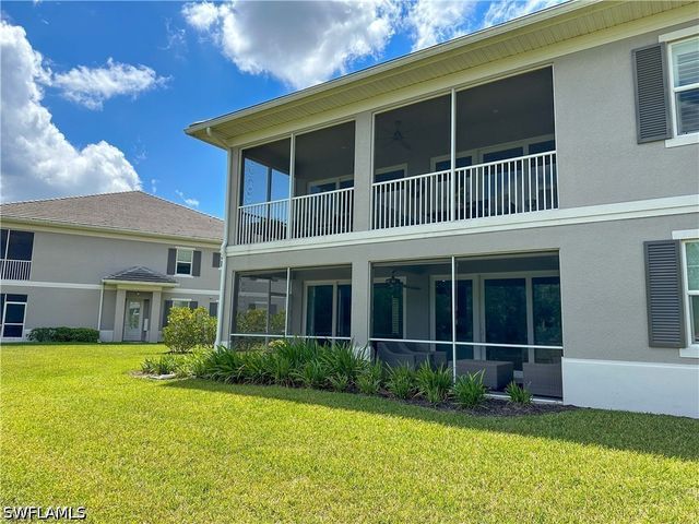 172 Indies DR E 8-102, Naples, FL 34114