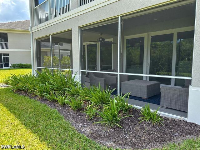 172 Indies DR E 8-102, Naples, FL 34114