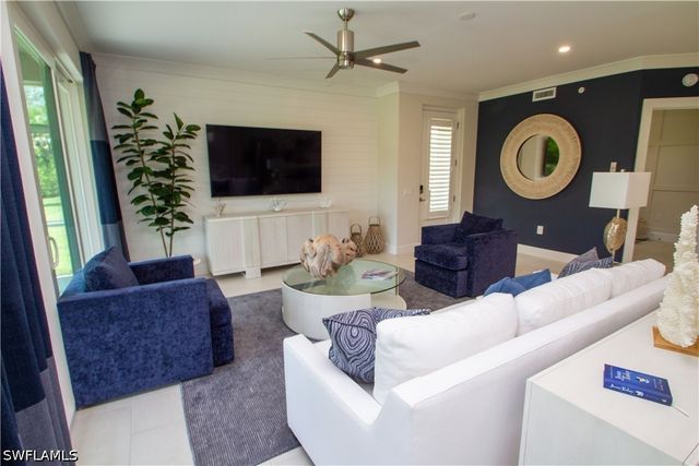 172 Indies DR E 8-102, Naples, FL 34114