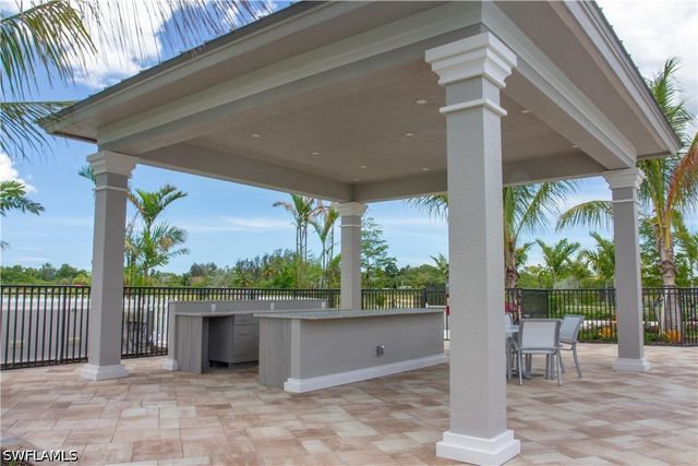 172 Indies DR E 8-102, Naples, FL 34114