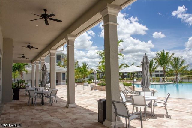 172 Indies DR E 8-102, Naples, FL 34114