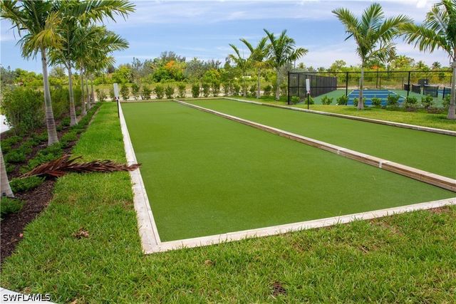 172 Indies DR E 8-102, Naples, FL 34114