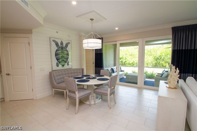 172 Indies DR E 8-102, Naples, FL 34114
