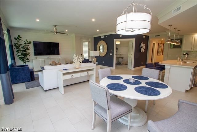 172 Indies DR E 8-102, Naples, FL 34114