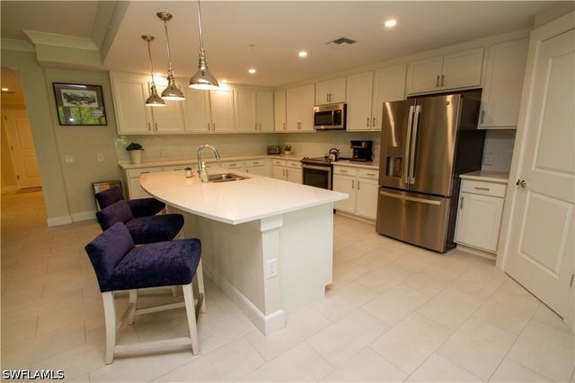 172 Indies DR E 8-102, Naples, FL 34114