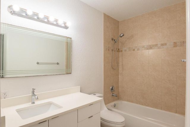 1650 Presidential Way 306, West Palm Beach, FL 33401