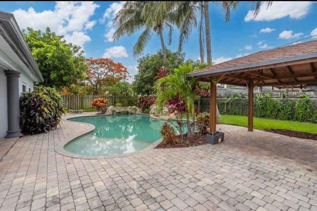 603 SE 7th Avenue, Deerfield Beach, FL 33441