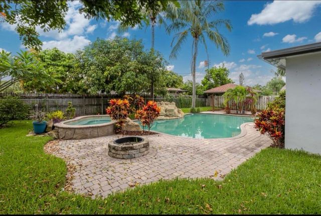 603 SE 7th Avenue, Deerfield Beach, FL 33441