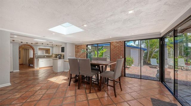 1127 S OSPREY AVENUE, Sarasota, FL 34236