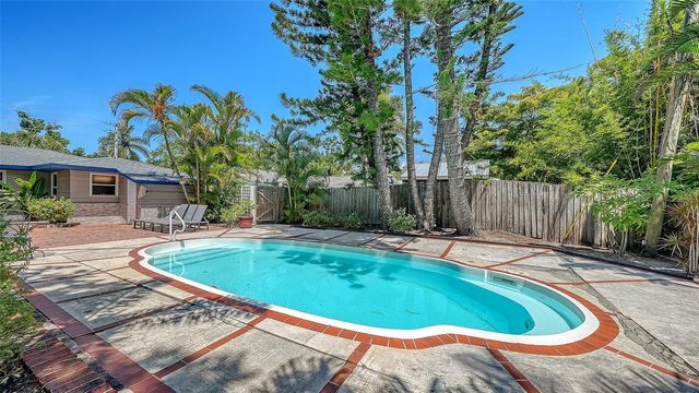 1127 S OSPREY AVENUE, Sarasota, FL 34236