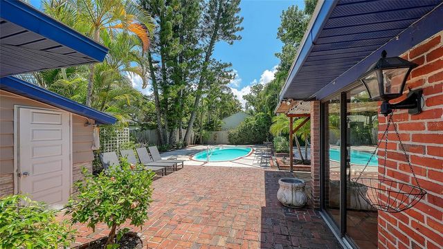 1127 S OSPREY AVENUE, Sarasota, FL 34236