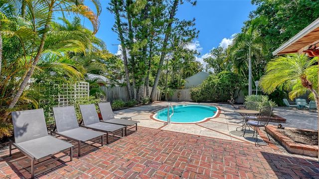 1127 S OSPREY AVENUE, Sarasota, FL 34236