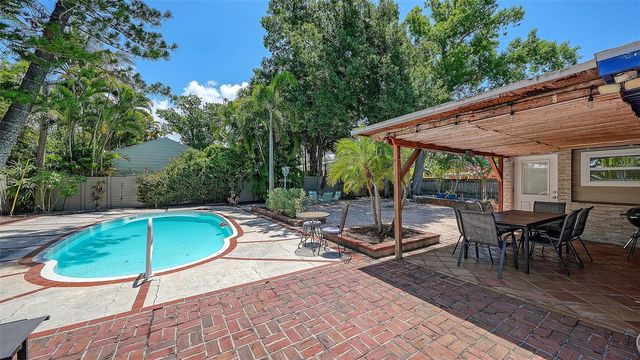 1127 S OSPREY AVENUE, Sarasota, FL 34236