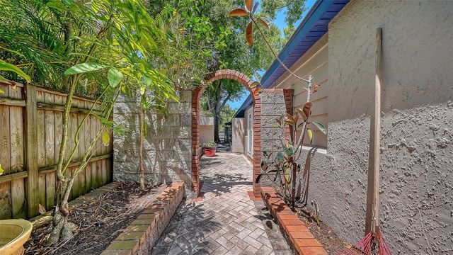 1127 S OSPREY AVENUE, Sarasota, FL 34236