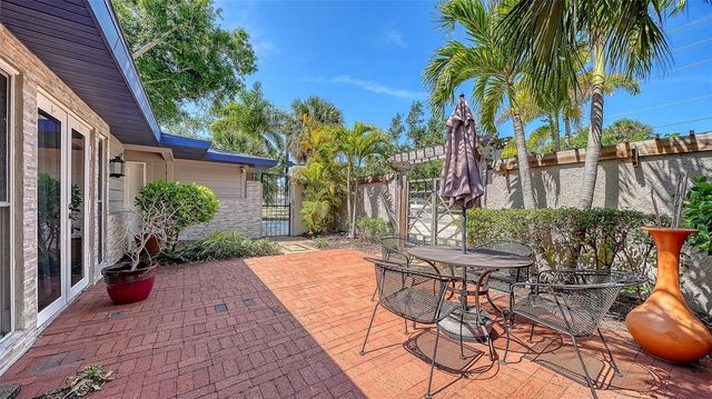 1127 S OSPREY AVENUE, Sarasota, FL 34236