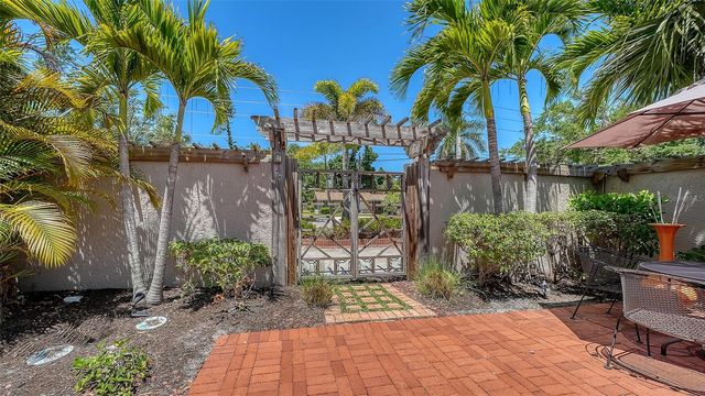 1127 S OSPREY AVENUE, Sarasota, FL 34236