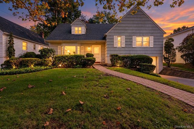 568 Donald Lane, Woodmere, NY 11598