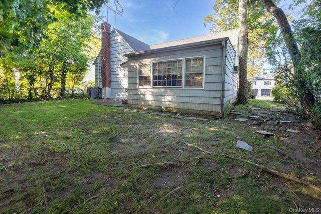 568 Donald Lane, Woodmere, NY 11598