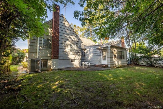 568 Donald Lane, Woodmere, NY 11598