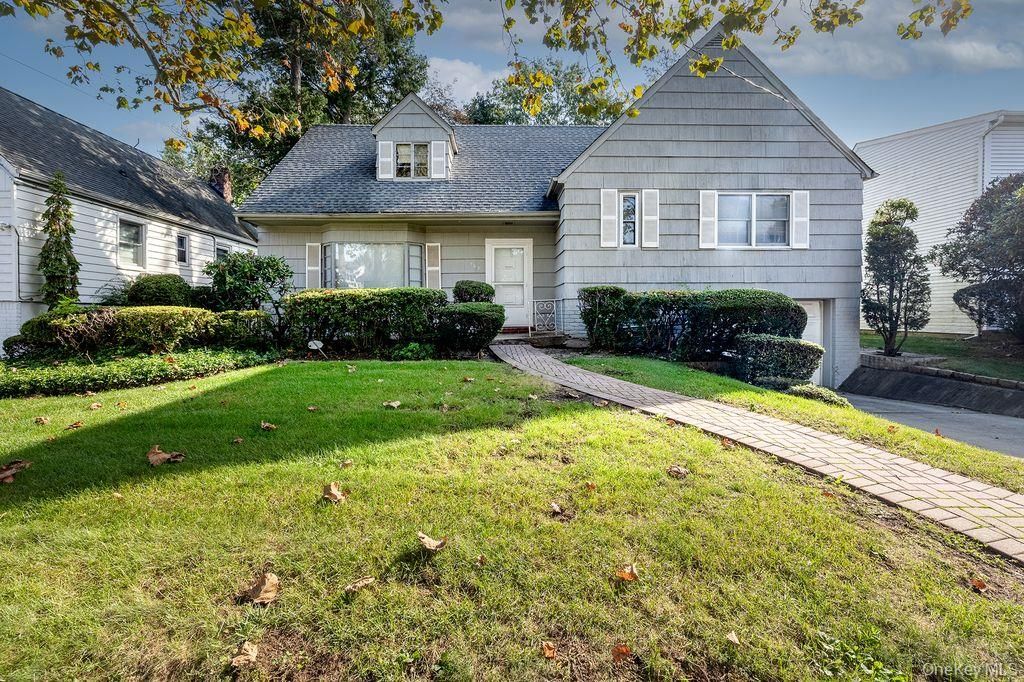 568 Donald Lane, Woodmere, NY 11598