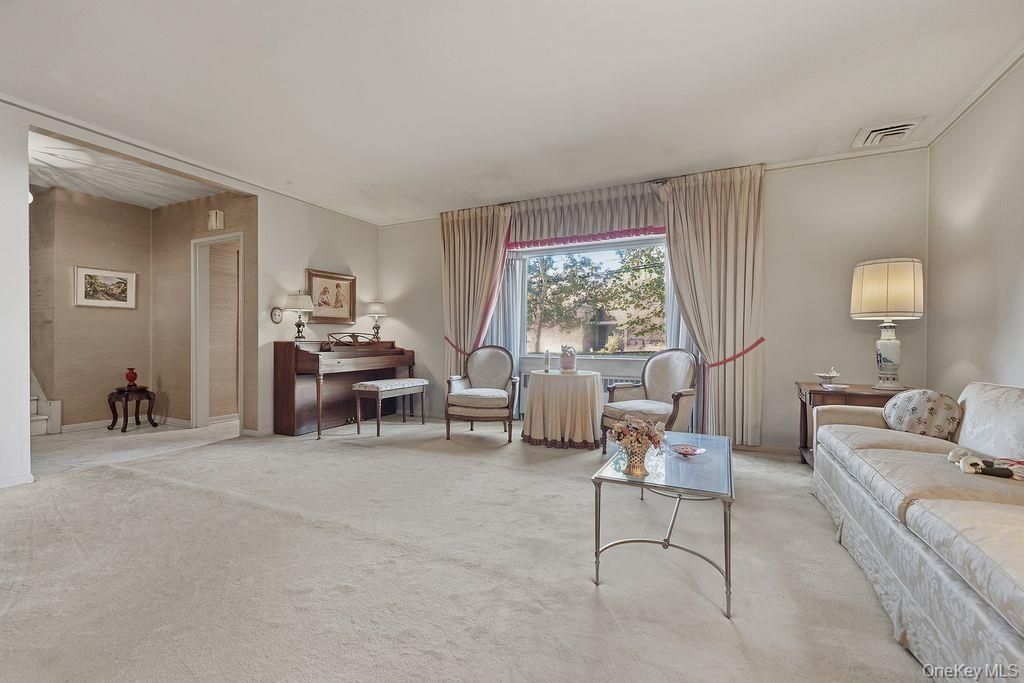 568 Donald Lane, Woodmere, NY 11598 — photo 4