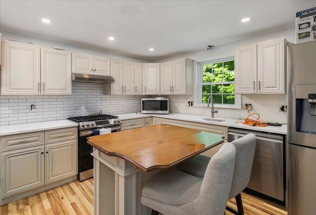 11 Harriman Rd, Merrimac, MA 01860