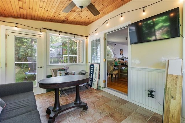 11 Harriman Rd, Merrimac, MA 01860