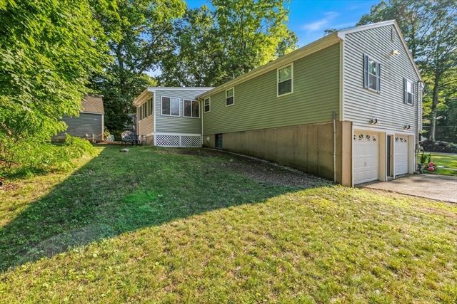 11 Harriman Rd, Merrimac, MA 01860