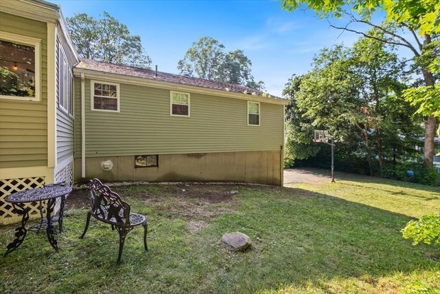 11 Harriman Rd, Merrimac, MA 01860