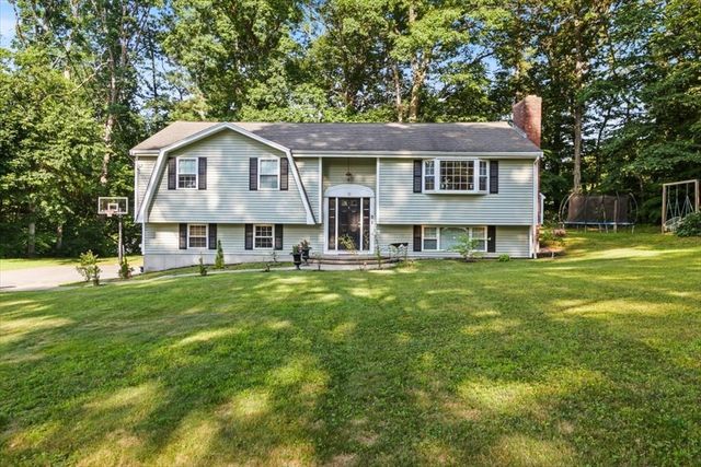 11 Harriman Rd, Merrimac, MA 01860