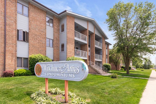 9651 Merrillville Road 204, Crown Point, IN 46307