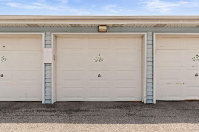 9651 Merrillville Road 204, Crown Point, IN 46307