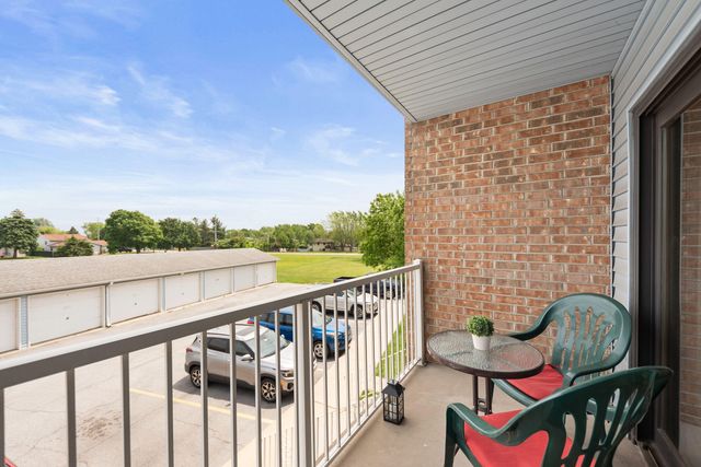 9651 Merrillville Road 204, Crown Point, IN 46307