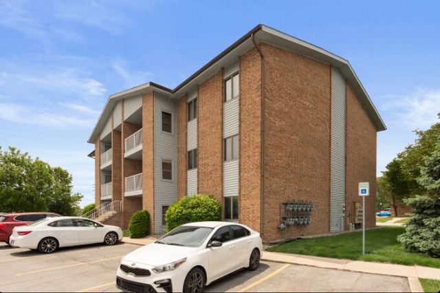 9651 Merrillville Road 204, Crown Point, IN 46307