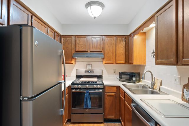 9651 Merrillville Road 204, Crown Point, IN 46307
