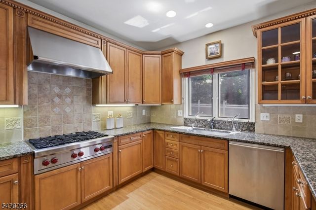 8 Harper St, West Orange Twp., NJ 07052