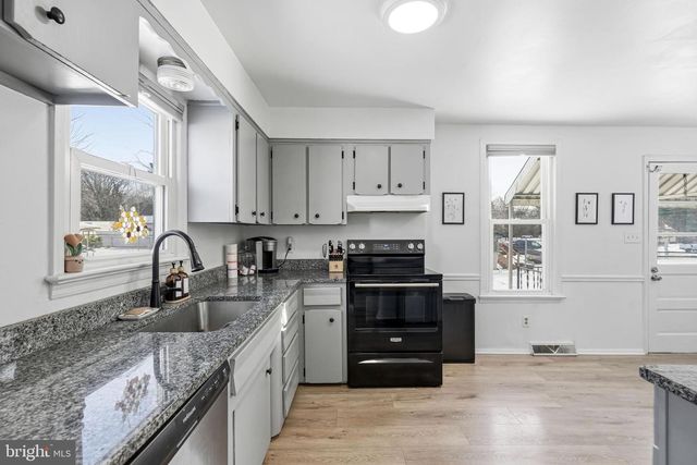 714 E BUTLER AVE, Vineland, NJ 08361