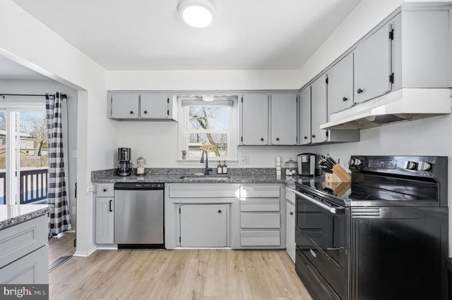 714 E BUTLER AVE, Vineland, NJ 08361