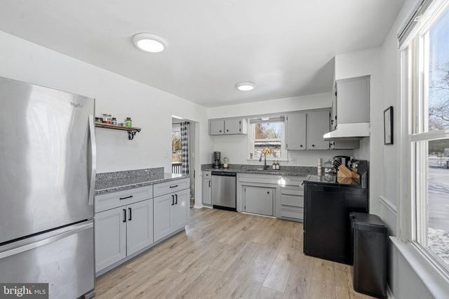 714 E BUTLER AVE, Vineland, NJ 08361