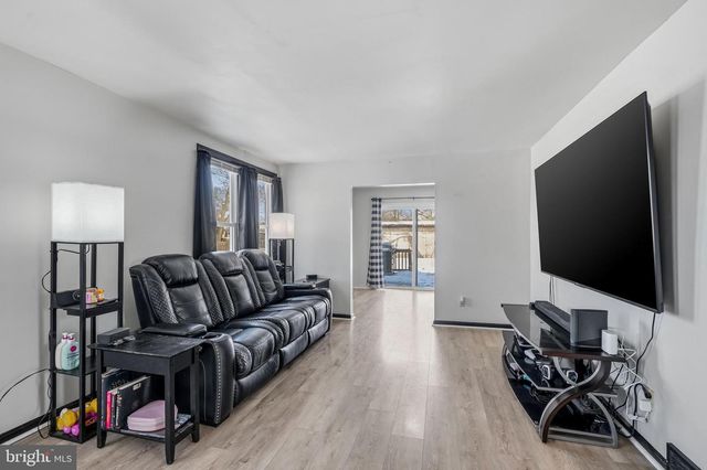 714 E BUTLER AVE, Vineland, NJ 08361