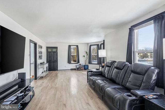 714 E BUTLER AVE, Vineland, NJ 08361