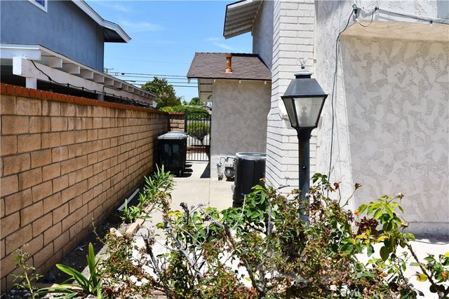 522 E Collins, Orange, CA 92867