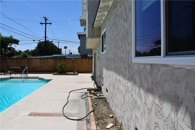 522 E Collins, Orange, CA 92867
