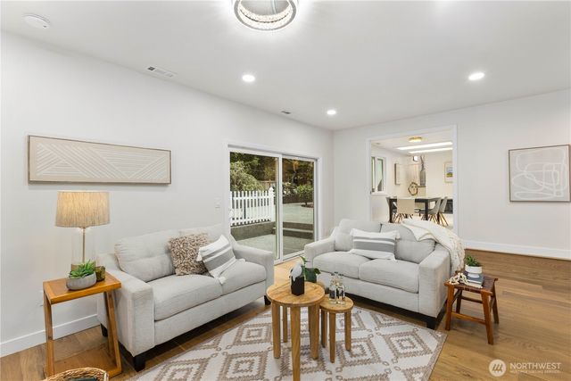 15212 Cascadian Way, Lynnwood, WA 98087