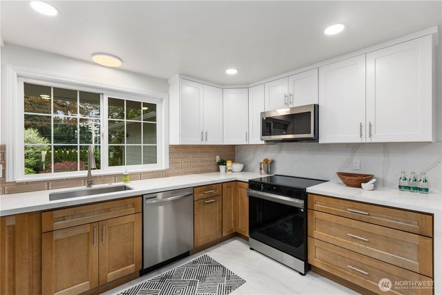 15212 Cascadian Way, Lynnwood, WA 98087
