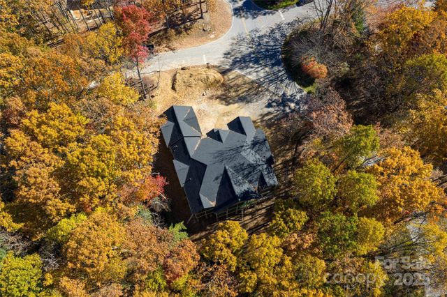 99 Little Cherokee Ridge, Hendersonville, NC 28739