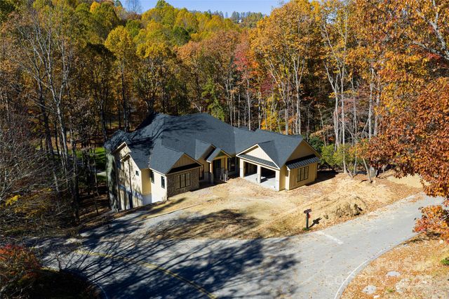 99 Little Cherokee Ridge, Hendersonville, NC 28739
